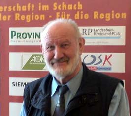 Helmut B�hmker (c) Skak