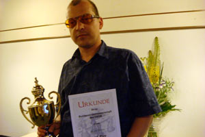 Der neue deutsche Einzelmeister im Blindenschach Oliver Mller aus Bremen