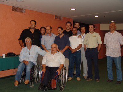 Das griechisches Organisationsteam und zwei Präsidenten der Behindertenverbände