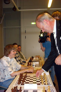 Der OB von Norderstedt fhrt den ersten Zug aus