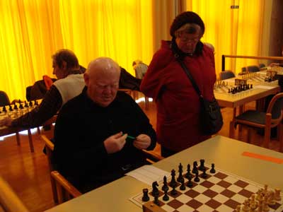 Manfred M�ller aus Senftenberg spielt bei den Senioren