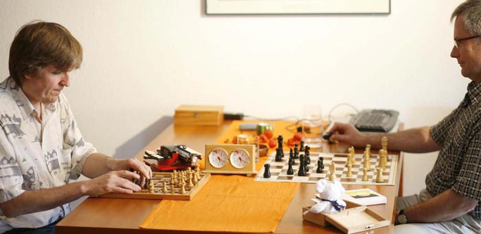 (c) Tim Wegner; Schachpartie mit Gerhard Halli