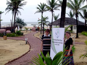 Dieter und Andrea auf dem Weg zum feinsandigen Varca-Strand, der sehr lang ist...