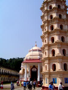 oder w�hrend des offiziellen Ausfluges alte indische Tempels besuchen...